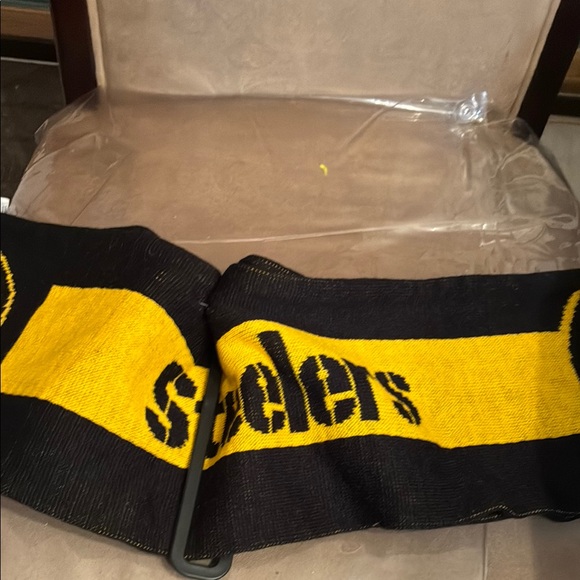 NFL Steelers🎉HP🎉Black and Yellow Scarf with Fringe - Picture 6 of 8